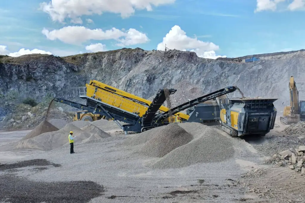 Asphalt crushing