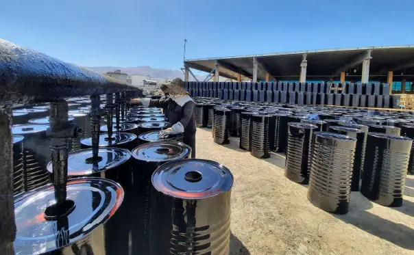 Filling of bitumen drums