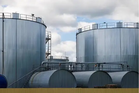 Static bitumen storage tanks